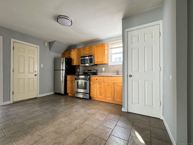 Building Photo - 741 Brewster St