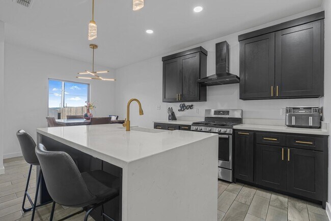 Foto del edificio - 3504 Jorge Sosa Dr