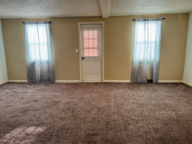 Building Photo - 2422 1st St