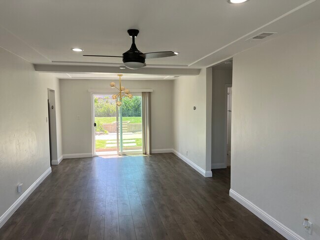 Living room/dining room - 4604 67th St