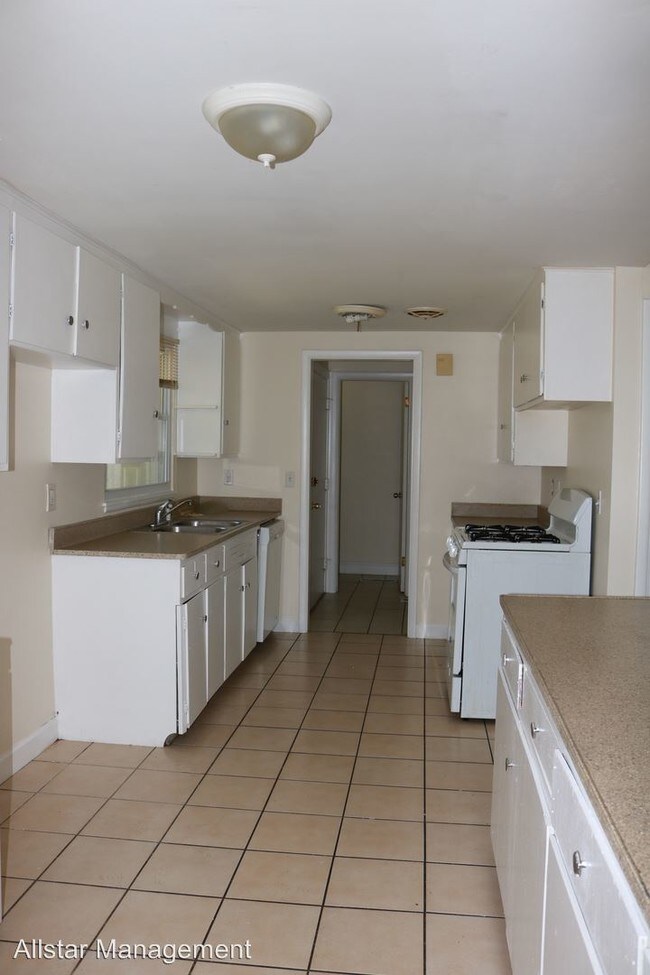 Building Photo - 3 br, 1.5 bath House - 26510 Chardon Rd