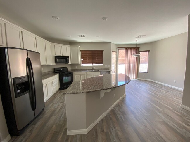 Building Photo - Stunning 4 bed, 3 bath home NLV 89081