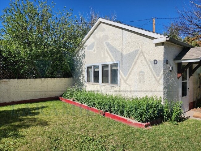 Building Photo - 358 N 5th St