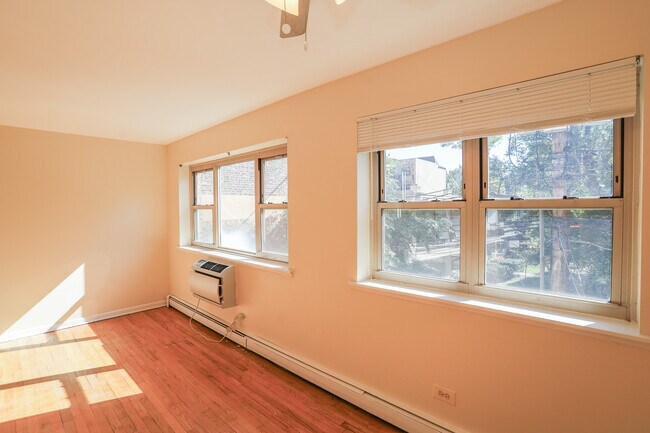 Foto del edificio - 509 W Briar Pl