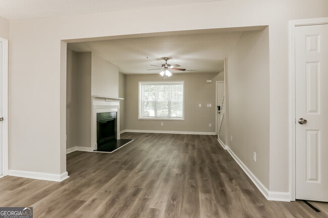 Building Photo - 3650 Emerald Point