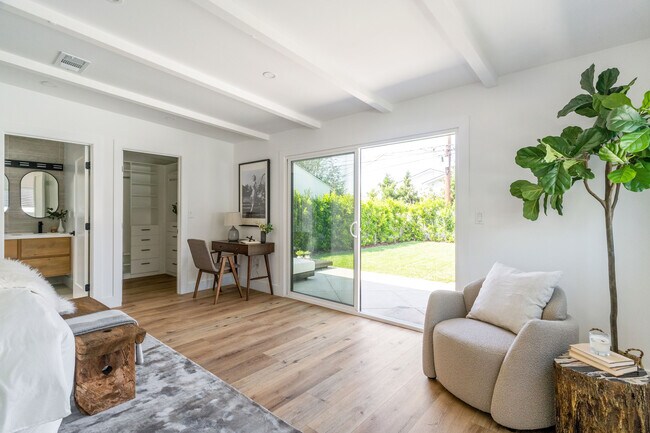 Foto del edificio - 6525 W 85th St