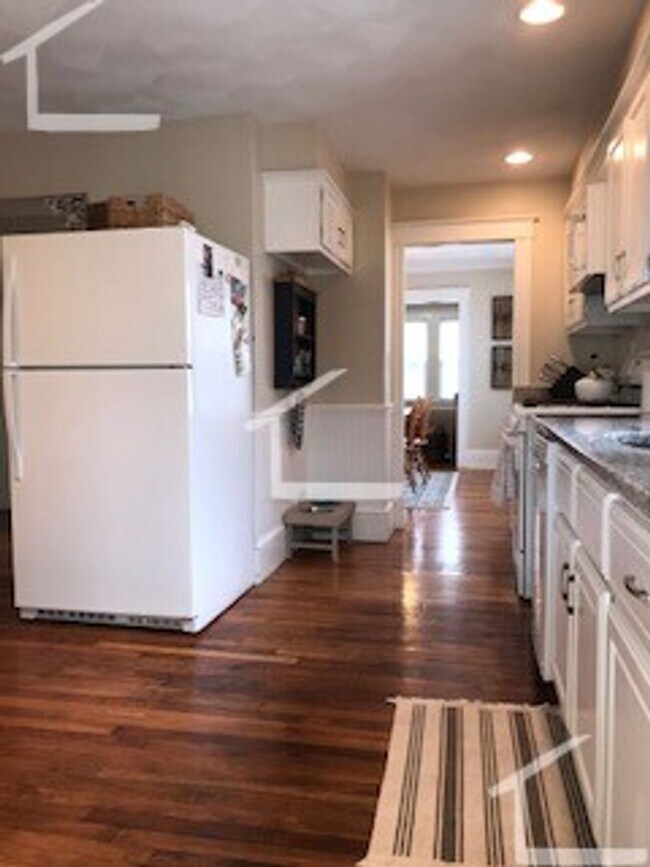 Foto del edificio - Super Cozy Somerville 3 Bed