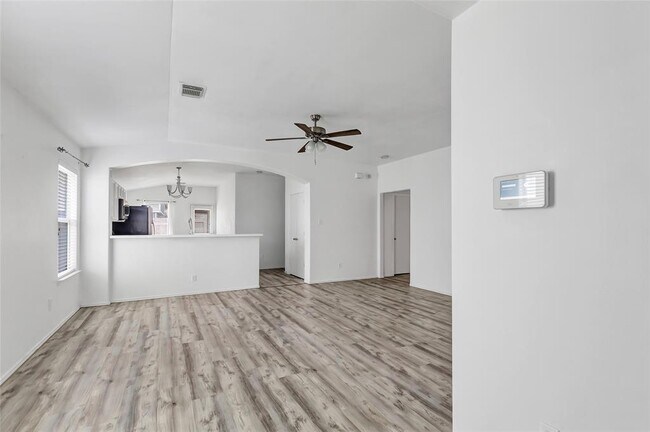 Foto del edificio - 1814 Wooded Acres Dr