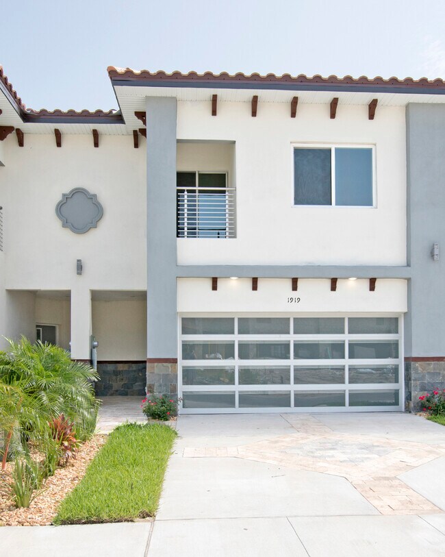 Foto del edificio - 1919 Greenbriar Terrace