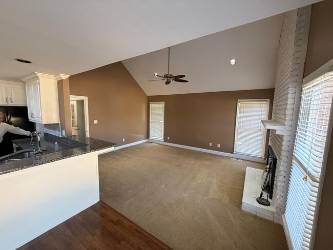 Building Photo - 212 Brooks Dr