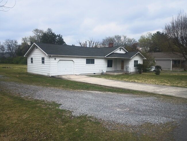 Building Photo - 1039 Old State Highway 8