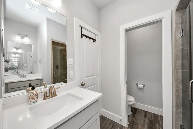 Foto del edificio - 1743 Cove Cres Ct