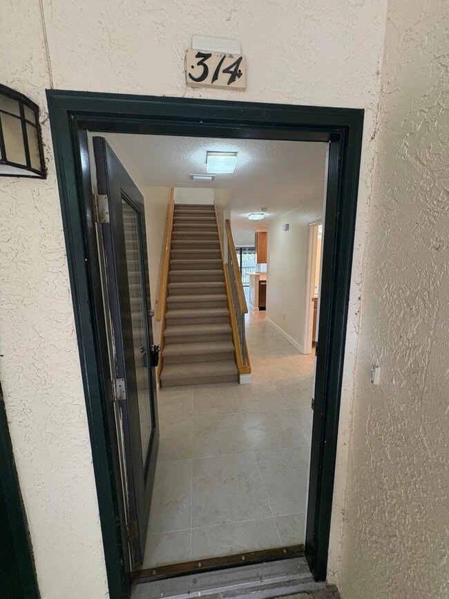 Foto del edificio - 314 Westlake Ct