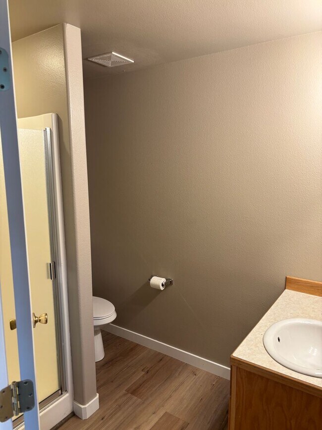 Foto del edificio - 1523 NE Frank McClean Ct