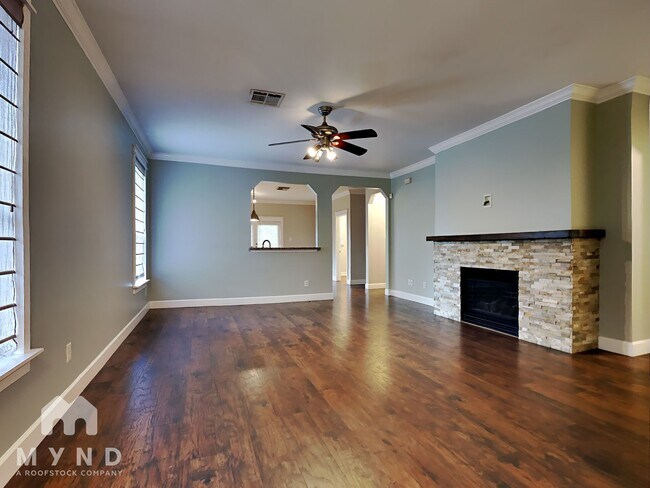 Foto del edificio - 1003 Addison Park Ln