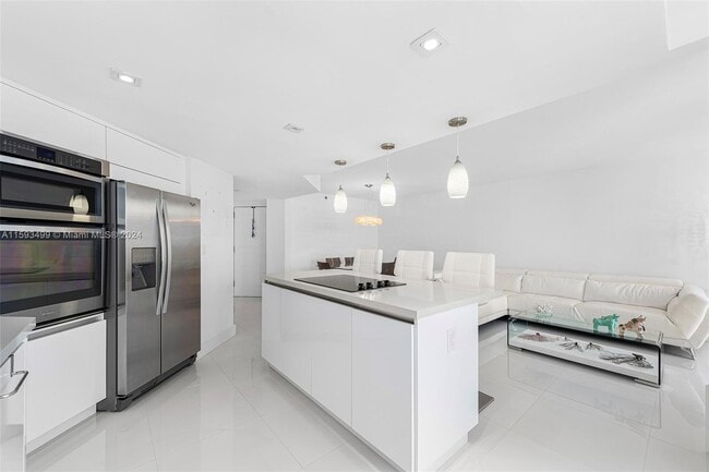 Building Photo - 5880 Collins Ave