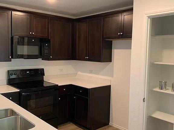 Building Photo - 621 Dashwood Dr
