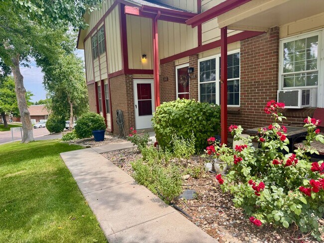 Foto del edificio - Beautifully Renovated Townhome in Coumbine...