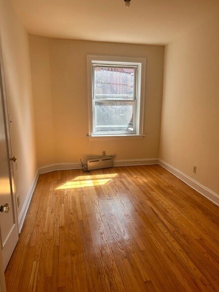 Foto del edificio - 4915 W Berteau Ave