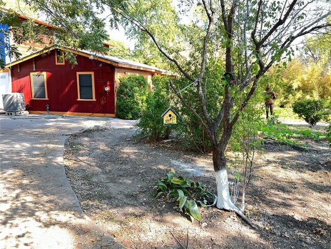 Building Photo - 2012 Maxwell Ln