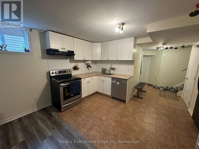 Building Photo - 242 Farley Dr