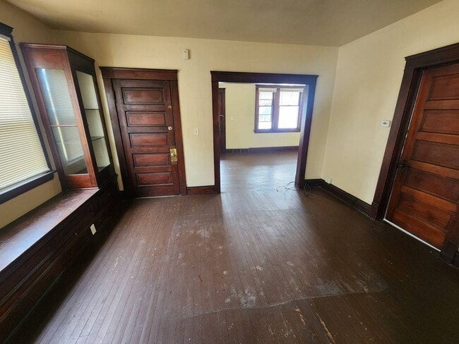 Foto del edificio - 2954 E 67th St