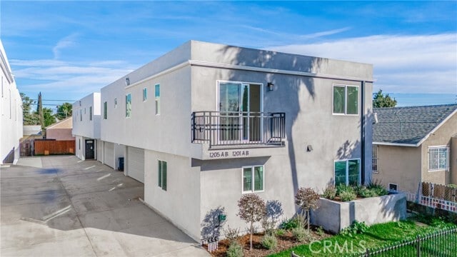 Building Photo - 1183 E 59th Pl