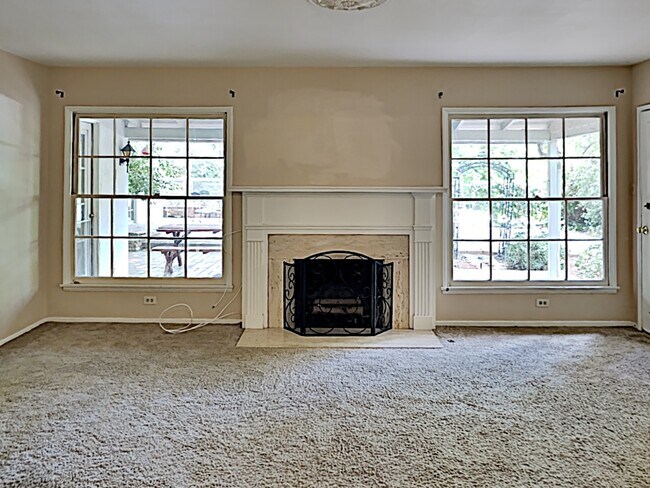 Building Photo - 5835 Jumilla Ave
