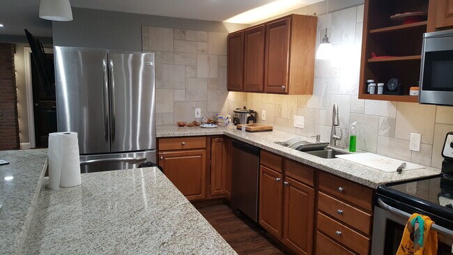 Foto del edificio - 370 N State St