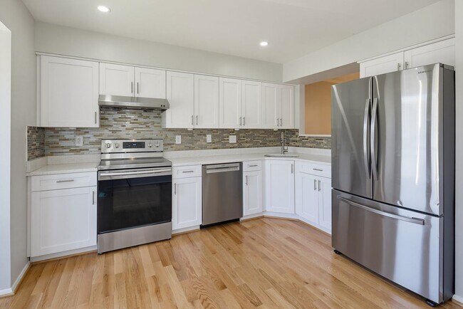 Building Photo - 7779 Chatfield Ln