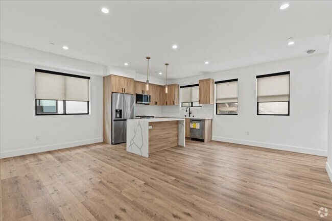 Building Photo - 3973 S Budlong Ave