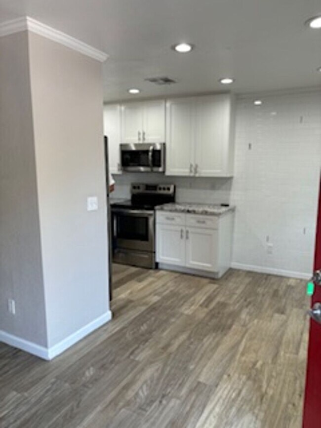 Building Photo - 1402 S Bonarden Ln