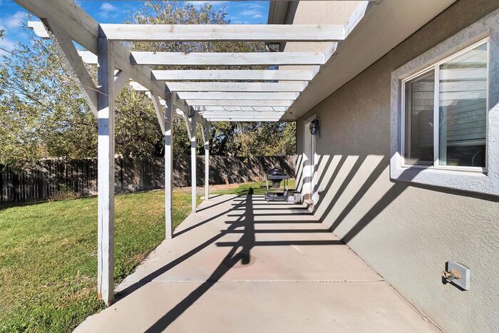 Primary Photo - Charming 3 Bedroom Home in Quiet Orchard M...