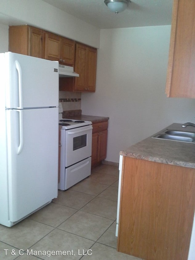 Primary Photo - 301 Whispering Sands Ct SE