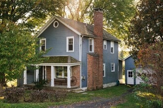 Building Photo - 215 Moore Rd