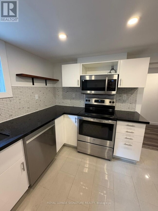 Building Photo - 9 Fieldway Dr