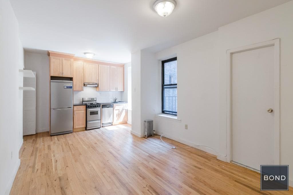 Primary Photo - 419 E 73rd St