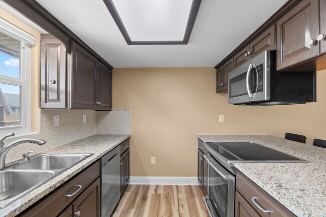 Building Photo - 252 Ulster Ln