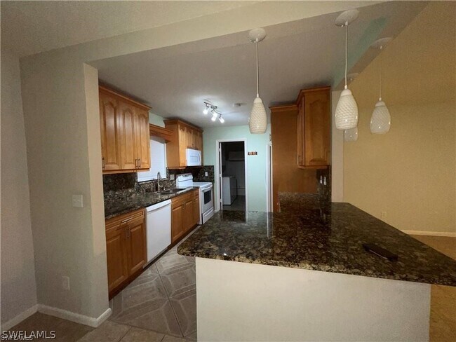 Building Photo - 211 S Lake Dr