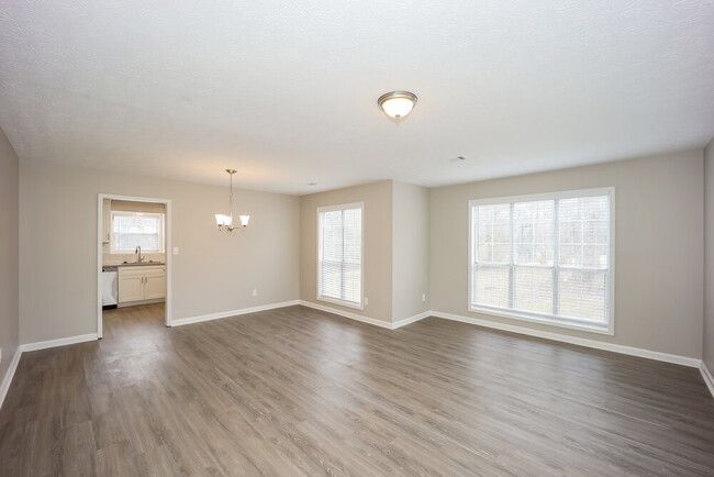 Foto del edificio - 576 Flint Ridge Ct
