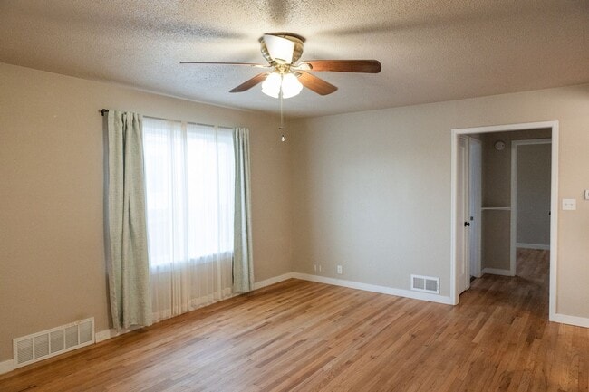 Building Photo - 1517 Converse Ave