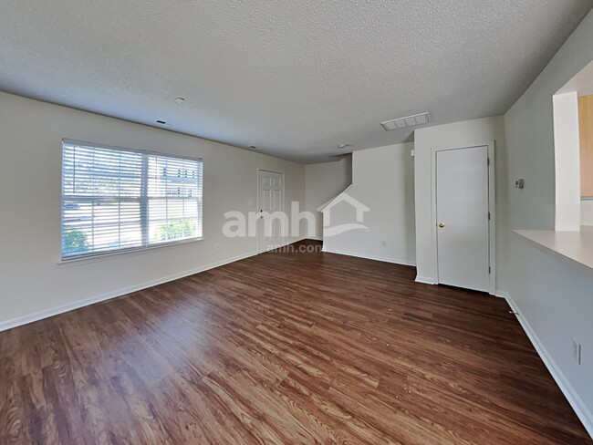 Foto del edificio - 146 Brantley Pl Dr