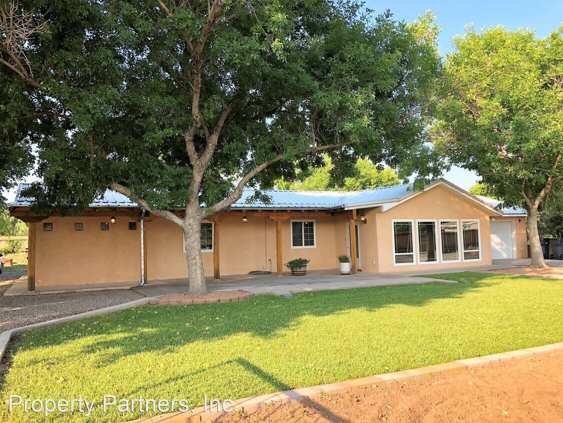 Primary Photo - 3 br, 2.5 bath House - 711 Alameda Blvd NW