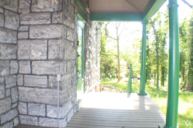 Building Photo - 266 S Prospect St