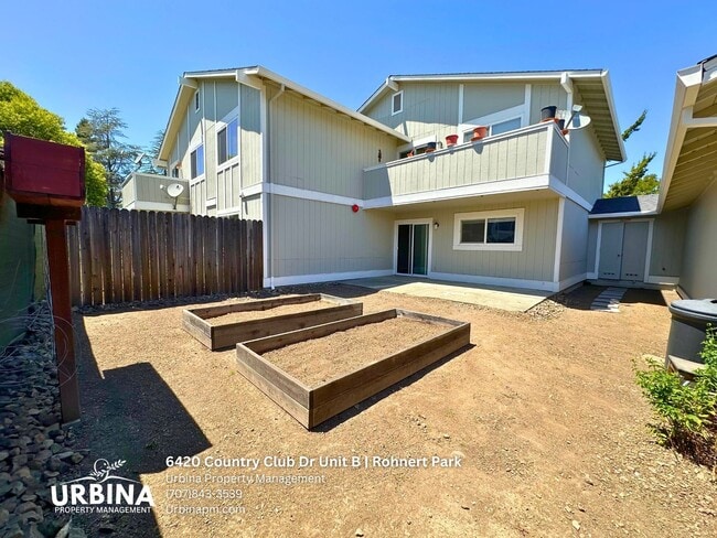 Building Photo - 6420 Country Club Dr