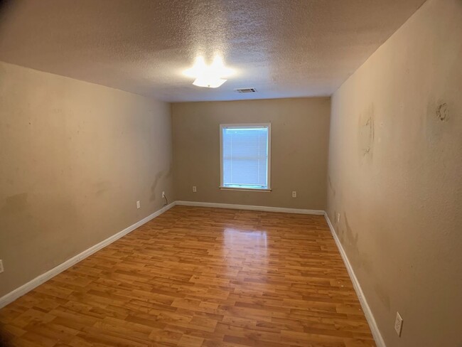 Building Photo - Three Bedroom SW OKC