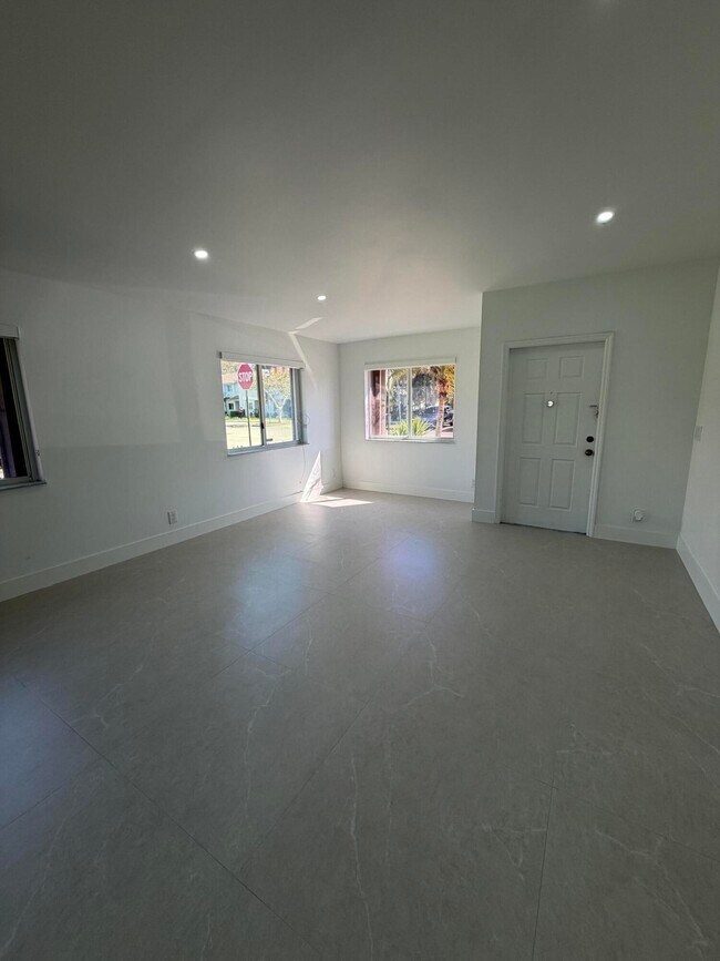 Foto del edificio - 20841 NW 1st St