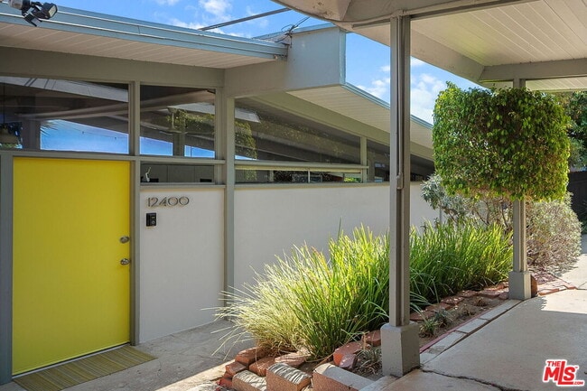 Foto del edificio - 12400 Deerbrook Ln
