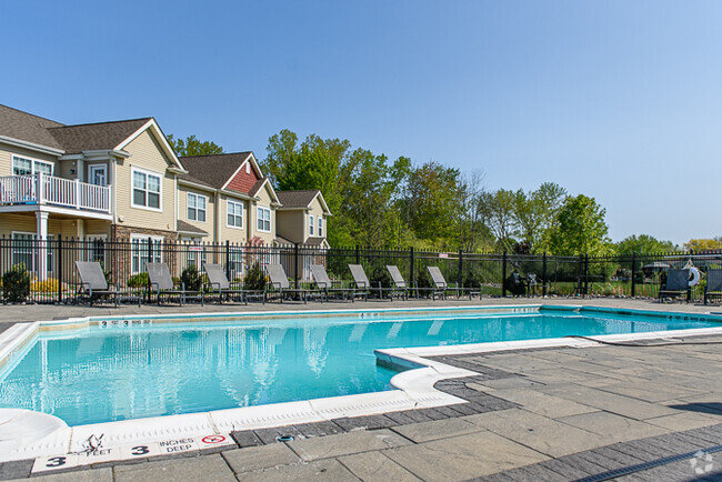 Heated Swimming Pool - Green Wood Park Townhouses and Apartments