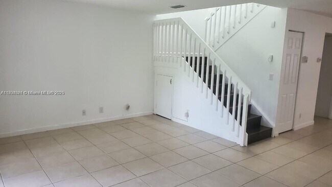 Foto del edificio - 9073 Vineyard Lake Dr